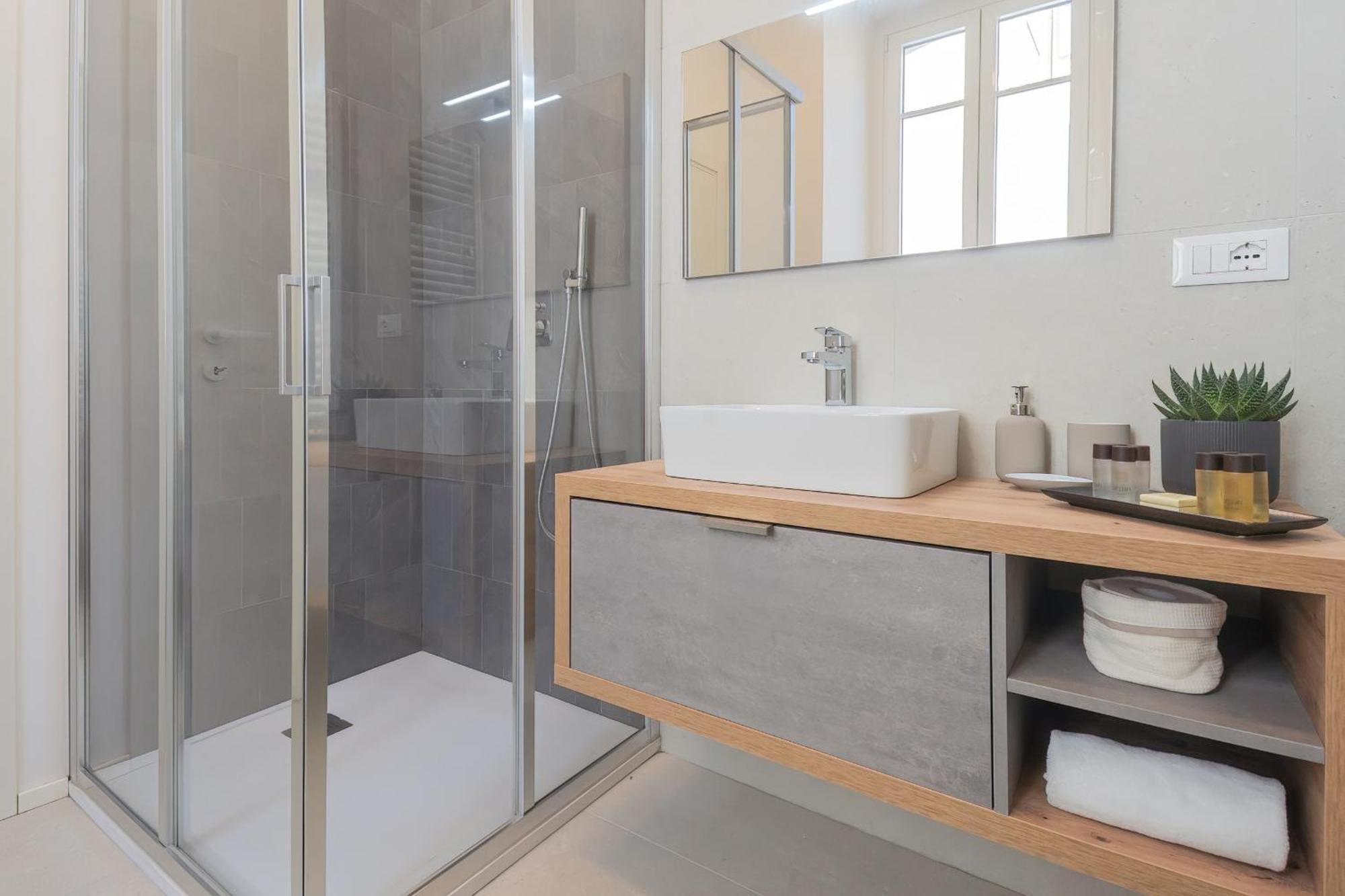 Manaraquattro - Apartament In Como Near The Center With Free Parking - Lake Como Exteriör bild